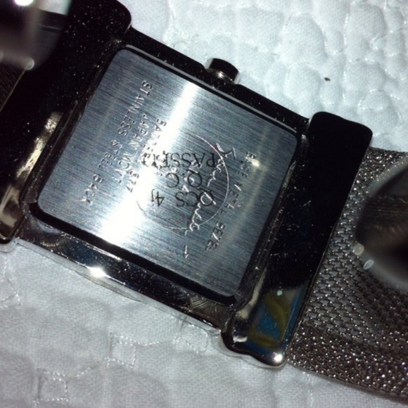 SUSAN LUCCI WATCH~ QUARTS SILVER TONE WATCH~EUC - Picture 2 of 4